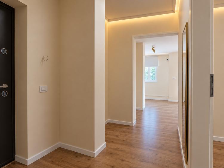Apartament cu 3 camere semidecomandat în Drumul Taberei