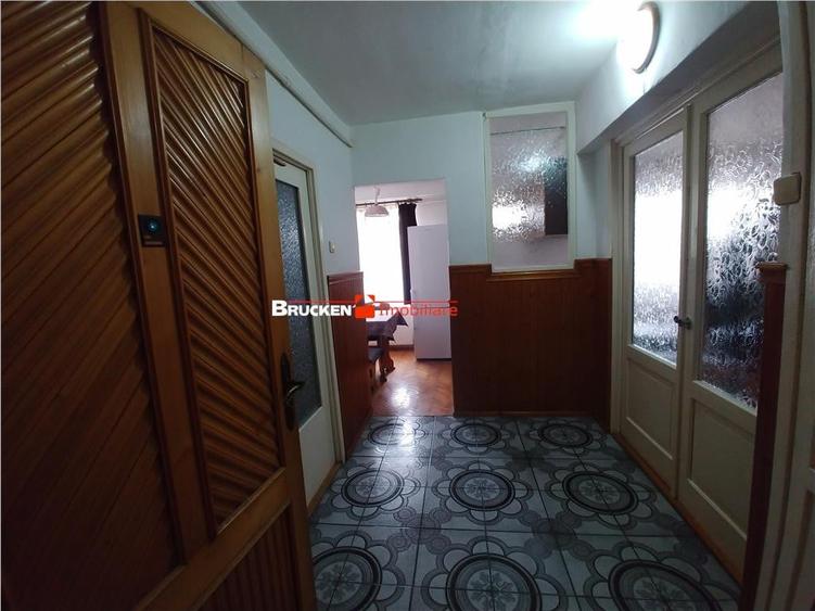 Garsonieră decomandată în Central