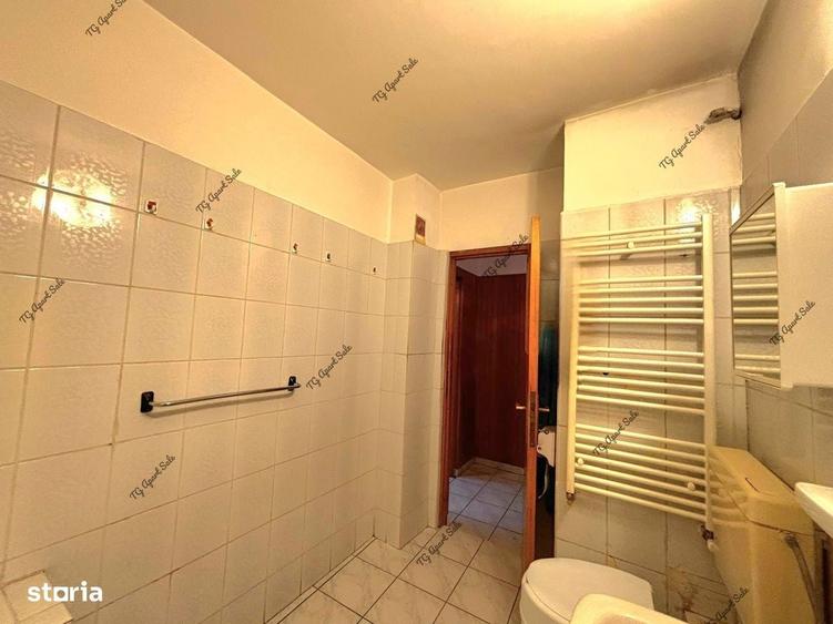 Apartament cu 3 camere decomandat în Vitan