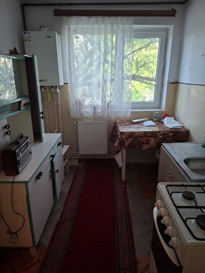 Apartament cu 3 camere nedecomandat în Obor