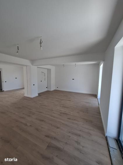 Casă cu 5 camere cu Teren 342 Mp în Central