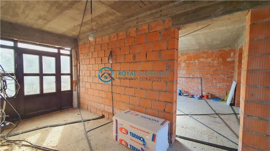 Casă individuală cu 6 camere cu Teren 422 Mp în Păulești