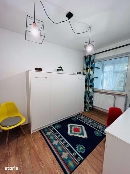 Apartament cu 3 camere semidecomandat, mobilat în Central