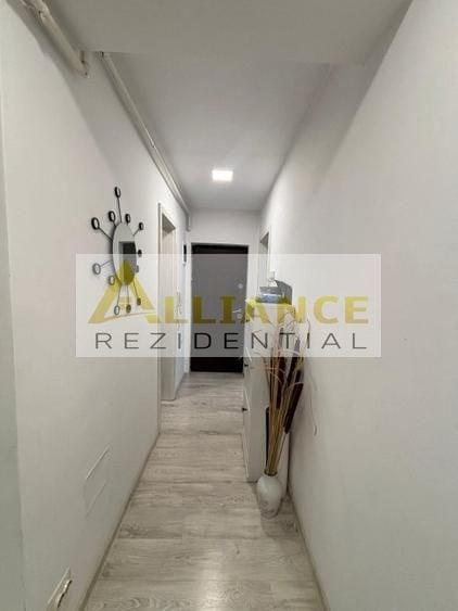 Apartament cu 3 camere semidecomandat, mobilat în Central