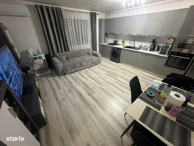 Apartament cu 3 camere semidecomandat în Dobroești