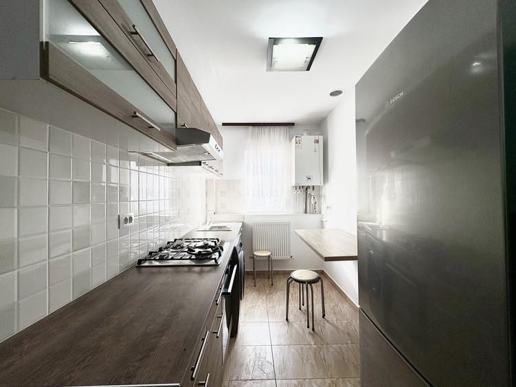Apartament cu 3 camere semidecomandat, mobilat în Zimbru