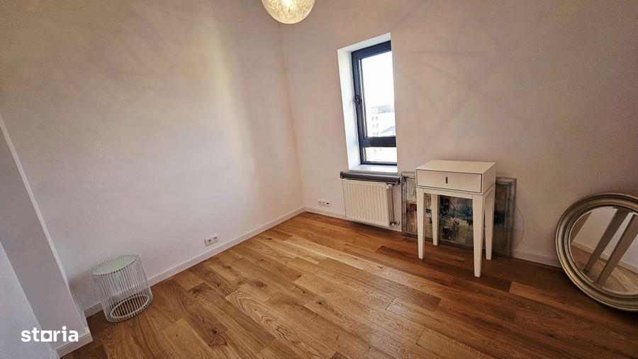 Apartament cu 3 camere semidecomandat, mobilat în Calea Călărașilor