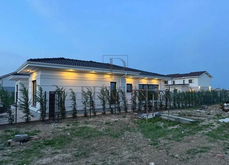 Duplex cu 3 camere cu Canalizare în Moșnița Nouă