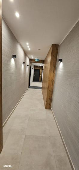 Apartament cu 3 camere decomandat în Tractorul