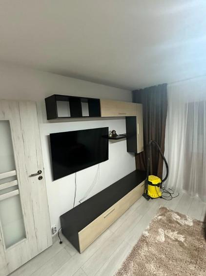 Apartament cu 4 camere decomandat în 13 Septembrie