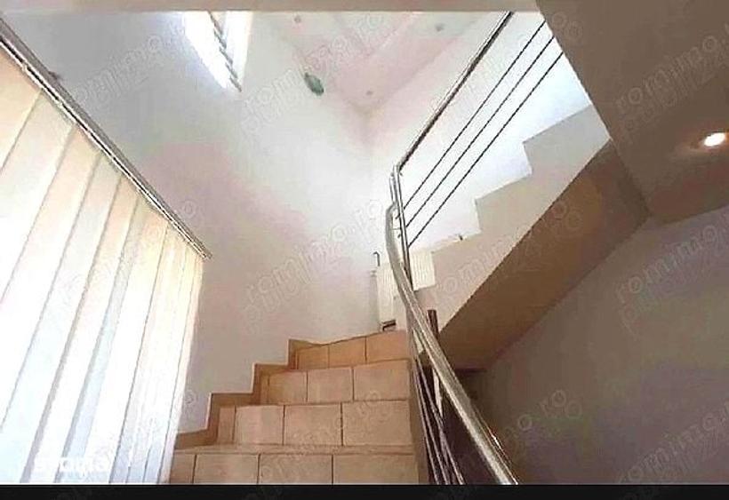Casă cu 6 camere cu Teren 220 Mp în Vitan