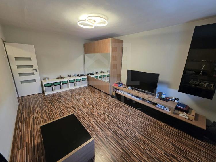 Apartament cu 2 camere decomandat în Sărari