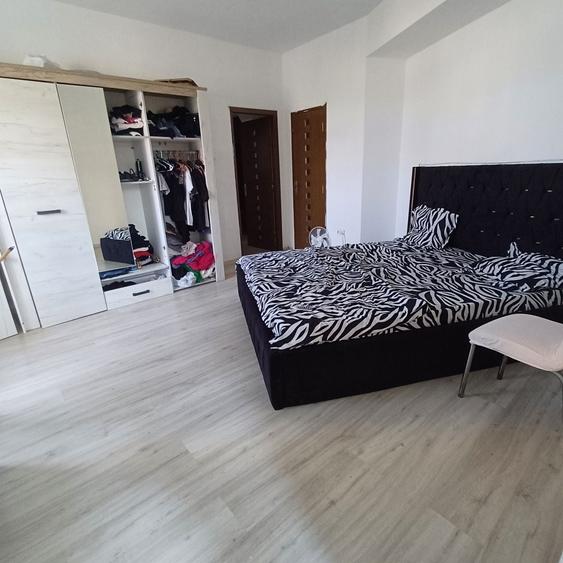 Apartament cu 3 camere semidecomandat în Iancului