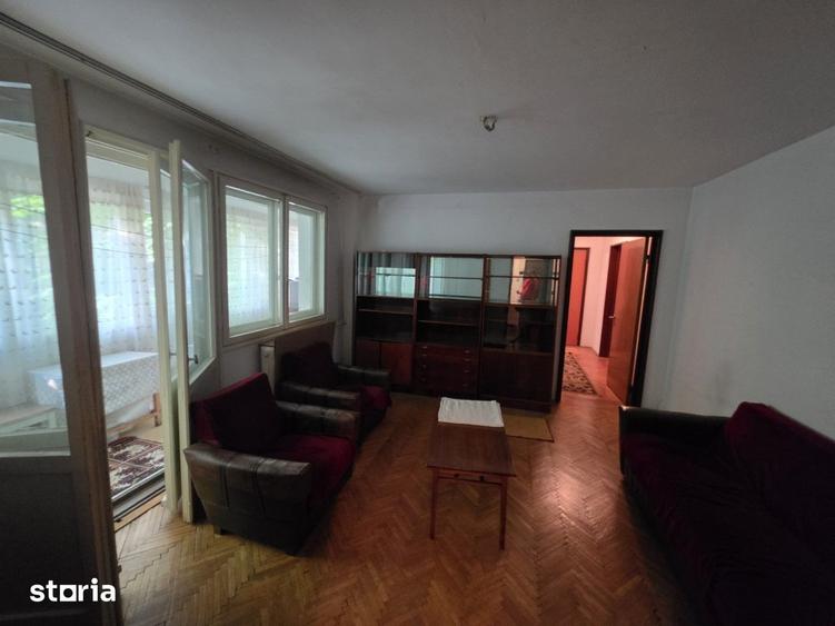 Apartament cu 3 camere semidecomandat în Dristor