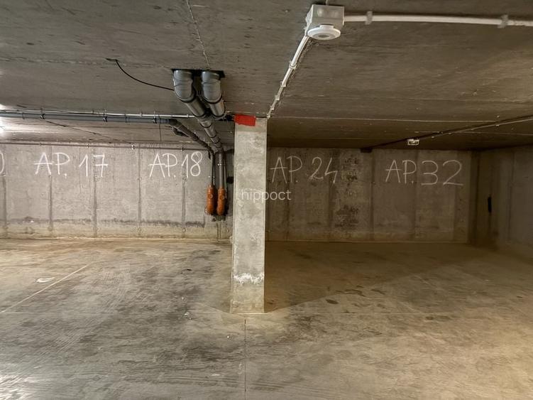 SC vinde 5 apartamente+ 5 locuri parcare in prima linie la mare