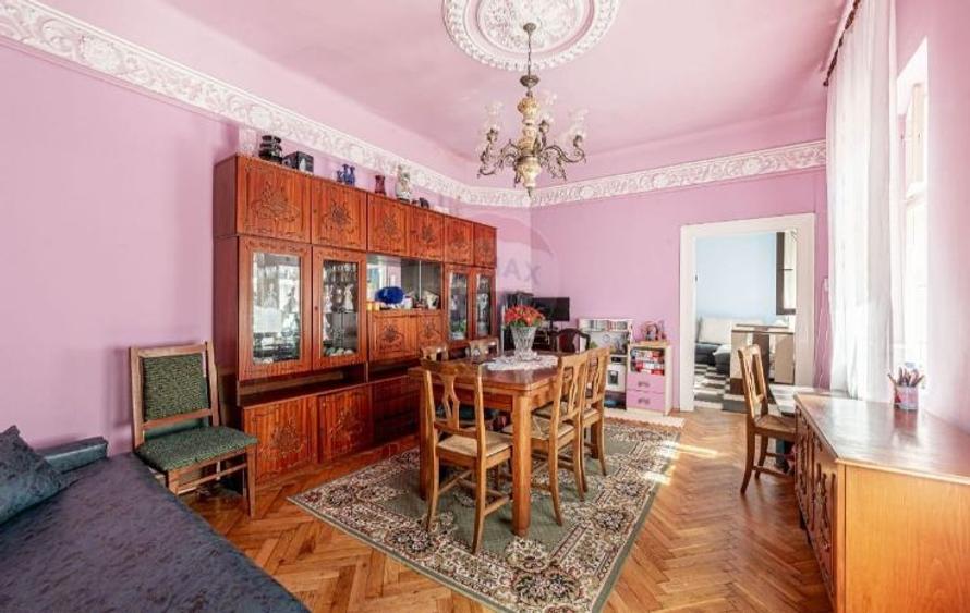 Casă cu 5 camere cu Teren 780 Mp în Pârneava