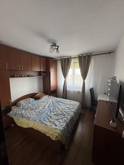Apartament cu 3 camere semidecomandat în Central