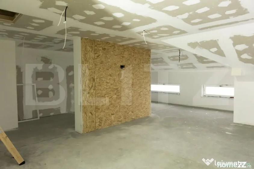 Casă cu 7 camere cu Teren 710 Mp în Ciugud