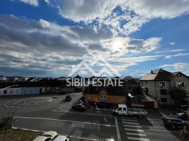 Apartament cu 2 camere decomandat, mobilat în Piața Cluj