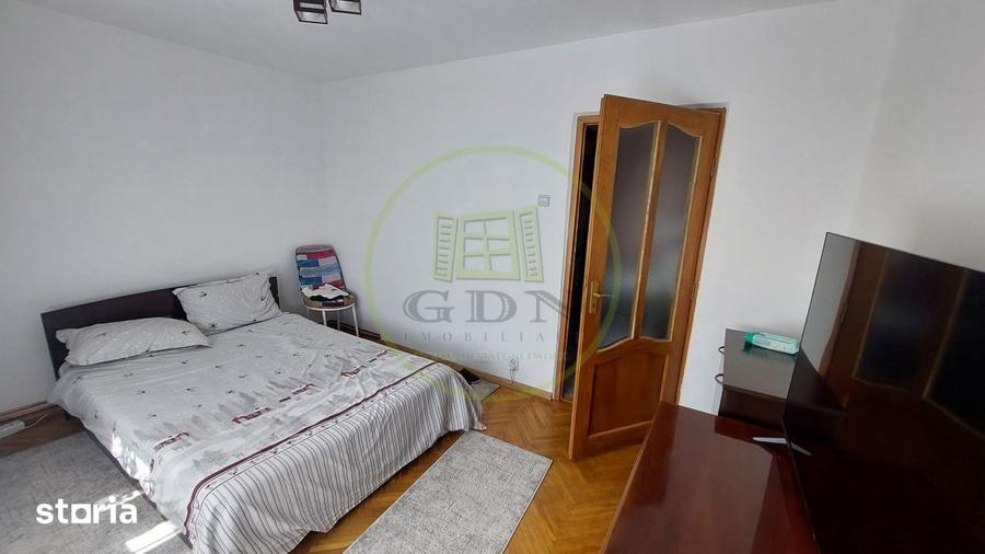 Apartament cu 3 camere decomandat, mobilat în Calea București