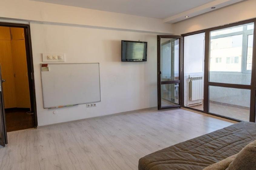 Apartament cu 3 camere, mobilat în Central