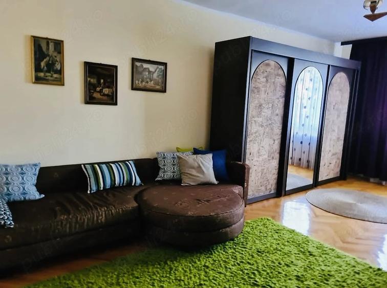 Apartament cu 3 camere semidecomandat în Complex Studențesc