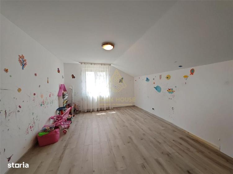Casă cu 4 camere în Lilieci