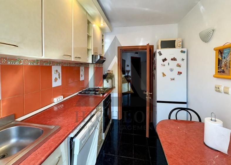 Apartament cu 3 camere decomandat, mobilat în P-ța Victoriei