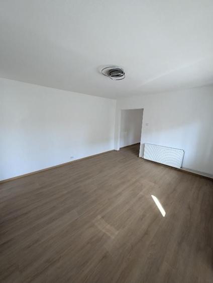 Apartament cu 2 camere semidecomandat în Soarelui