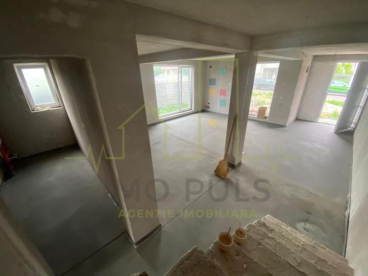 Duplex cu 4 camere cu Canalizare în Dumbrăvița