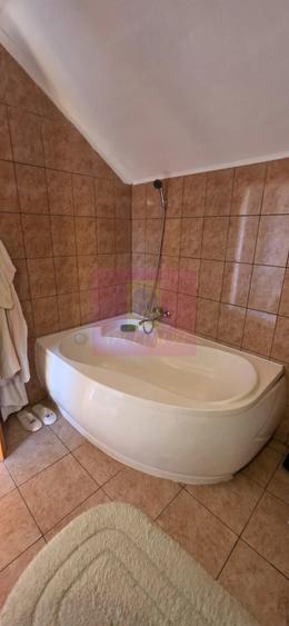 Casă cu 4 camere cu Teren 355 Mp în Est