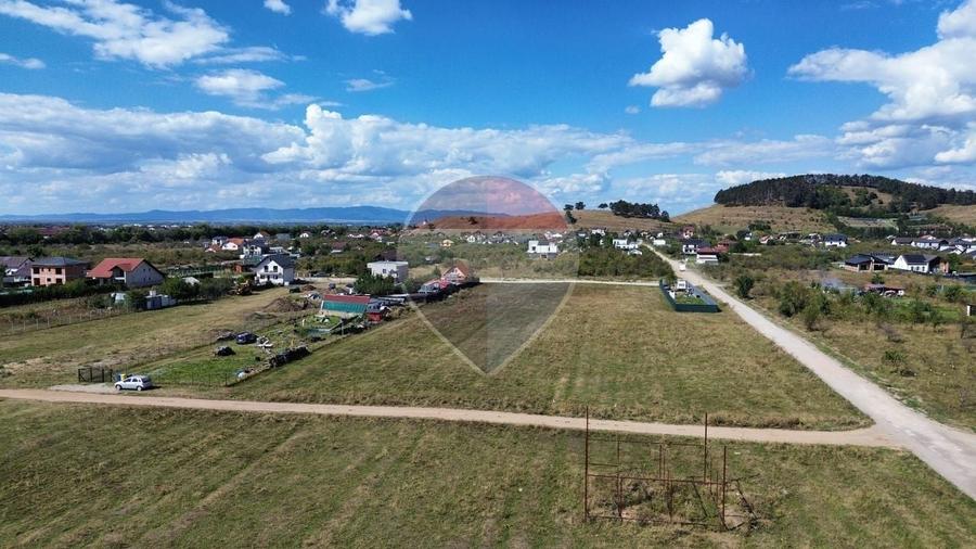 Teren agricol intravilan de 800 mp, în Sânpetru