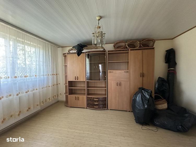 Casă cu 4 camere în Cornești