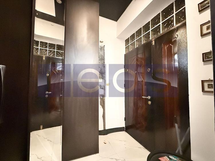 Apartament cu 4 camere semidecomandat în P-ța Universității