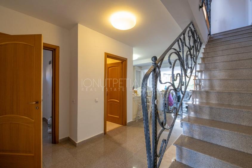 Casă individuală cu 6 camere cu Teren 300 Mp în Băneasa