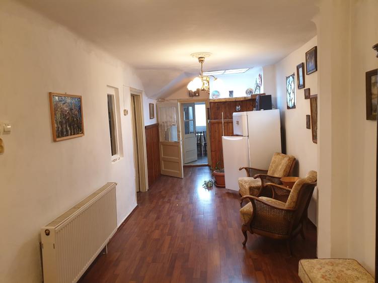 Apartament cu 3 camere semidecomandat, mobilat în Chibrit