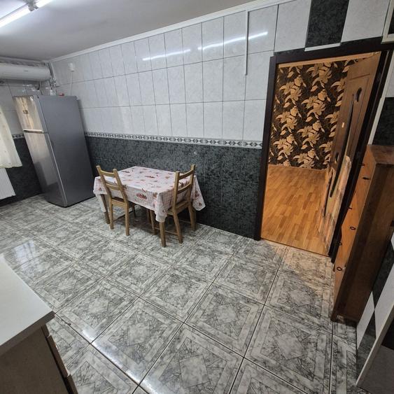 Apartament cu 2 camere decomandat în Lacul Tei