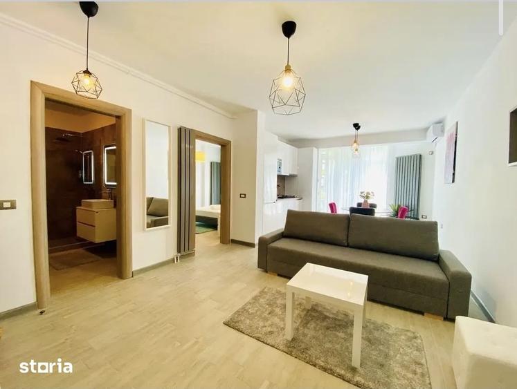 Apartament cu 3 camere decomandat în Far