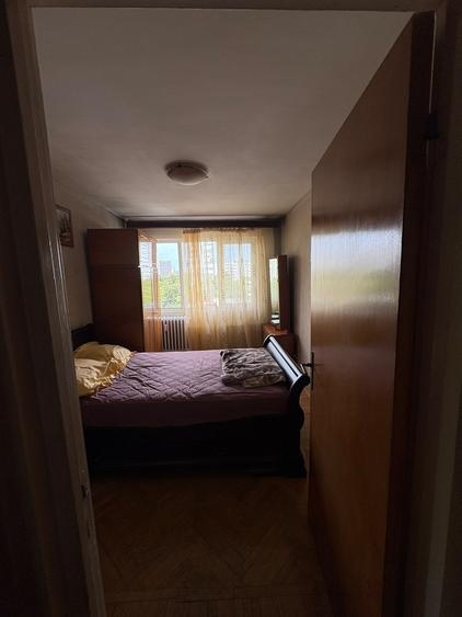 Apartament cu 3 camere semidecomandat în Dristor