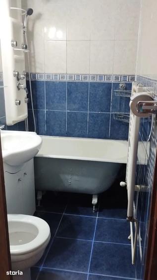 Apartament cu 3 camere semidecomandat în Florilor