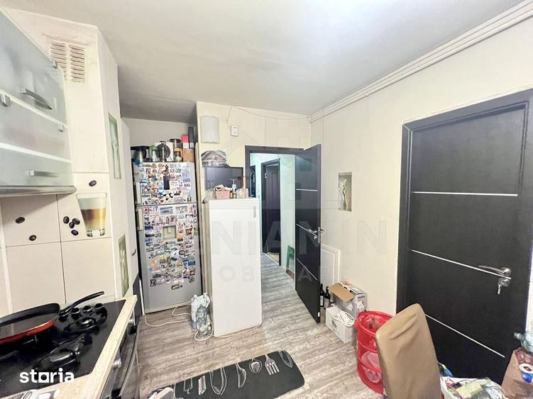 Apartament cu 3 camere decomandat în Astra