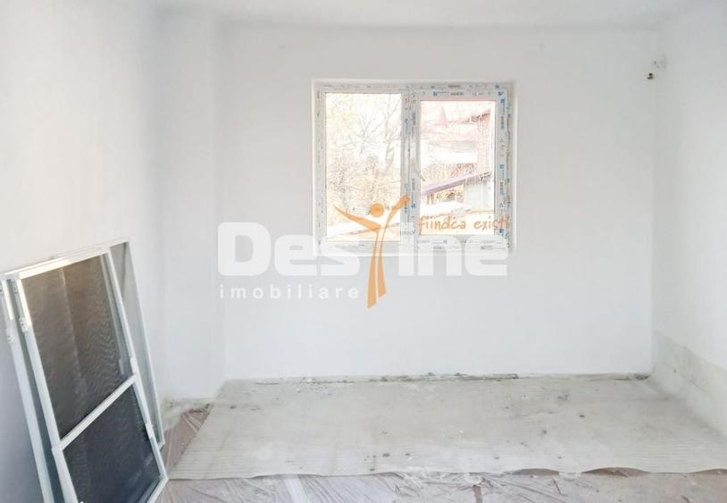 Casă individuală cu 5 camere cu Canalizare în Central