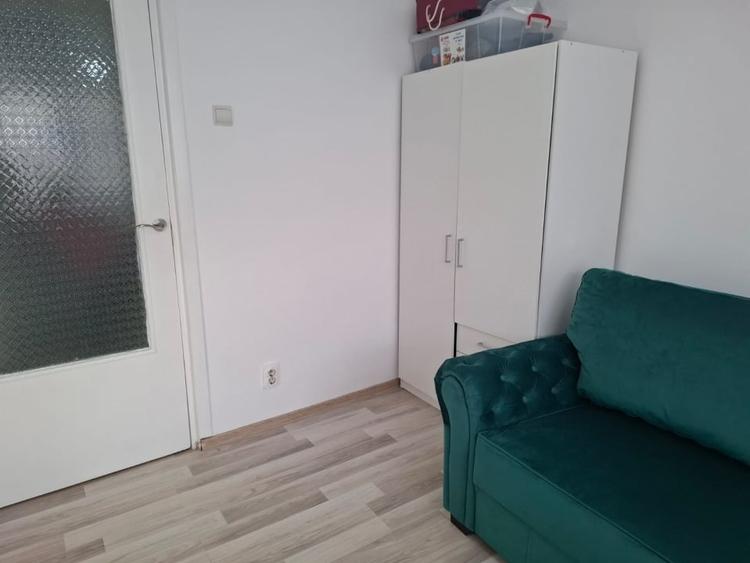 Apartament cu 3 camere semidecomandat, mobilat în Nădlac