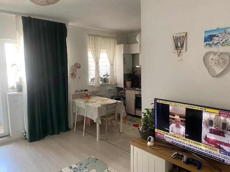 Apartament cu 3 camere semidecomandat în Central