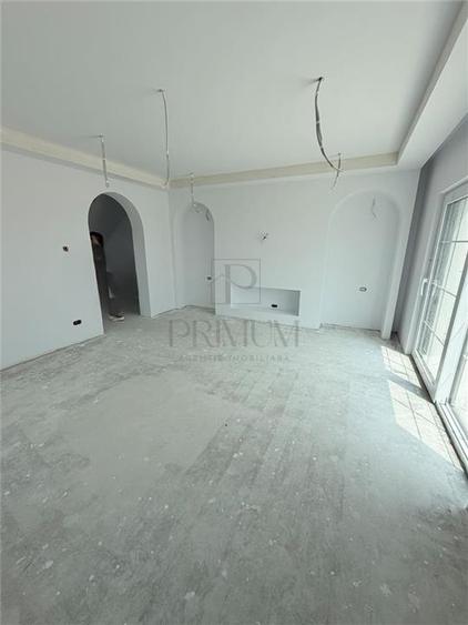 Duplex cu 5 camere cu Canalizare în Moșnița Nouă