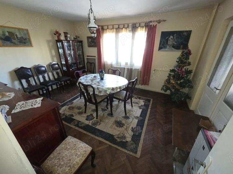Casă cu 6 camere cu Teren 400 Mp în Babadag