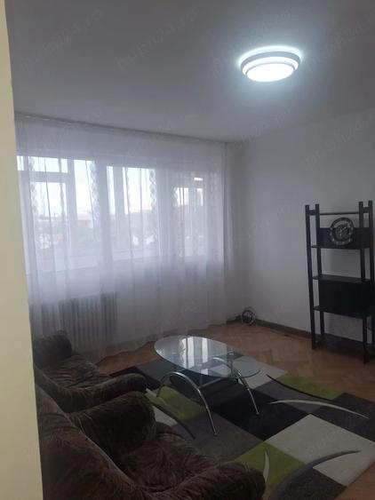 Apartament cu 3 camere semidecomandat în Giulești