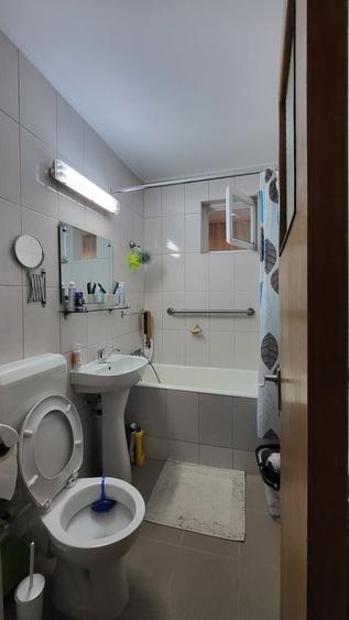 Apartament cu 2 camere semidecomandat în Gorjului