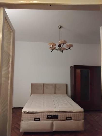 Apartament cu 3 camere semidecomandat, mobilat în Gara de Nord