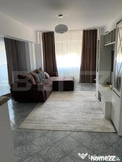 Apartament cu 3 camere decomandat în Soarelui